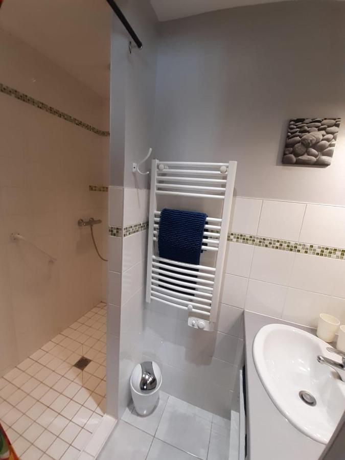 Gîte La Grange, lits fait à l'arrivée, serviettes de toilettes, piscine partagée, 25 min de Beauval, 4 km de Chenonceau Saint-Georges-sur-Cher Extérieur photo