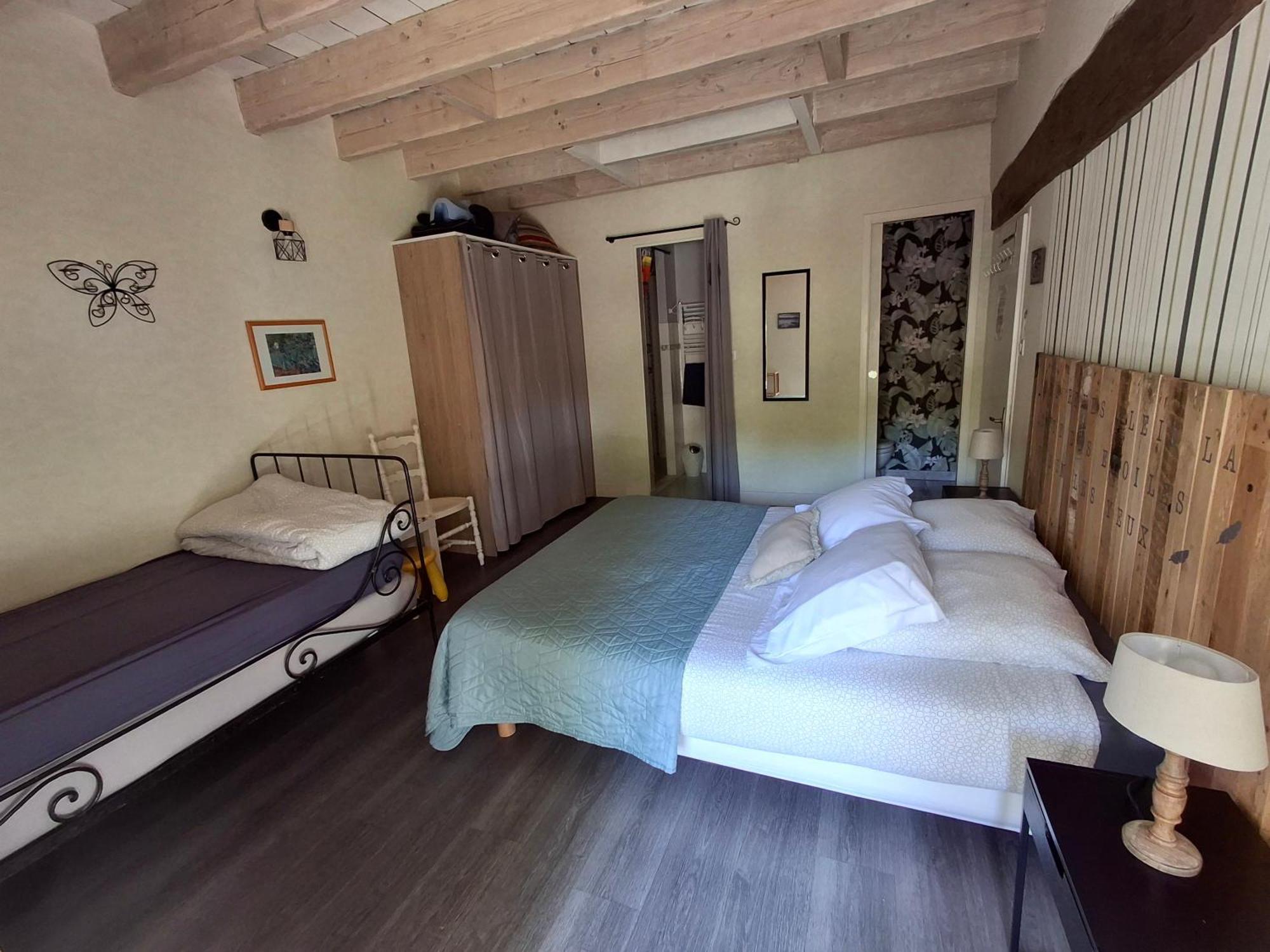 Gîte La Grange, lits fait à l'arrivée, serviettes de toilettes, piscine partagée, 25 min de Beauval, 4 km de Chenonceau Saint-Georges-sur-Cher Extérieur photo